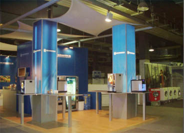 Messestand mit Leuchtsälen